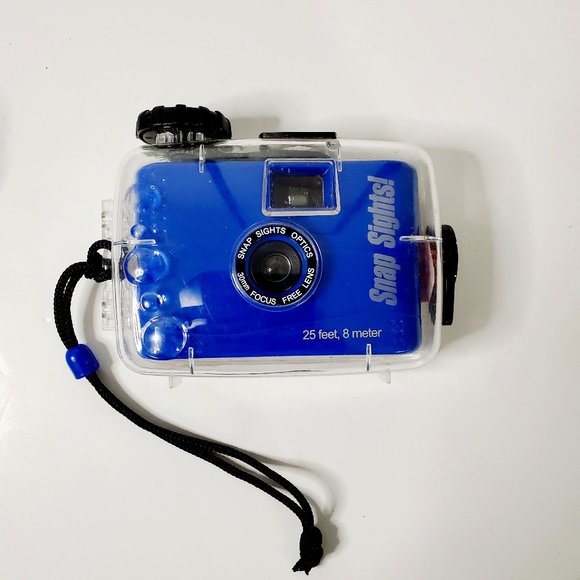 30MM FOCUS FREE POINT & SHOOT 25 FEET UNDERWATER FILM CAMERA & CASE - Picture 1 of 3